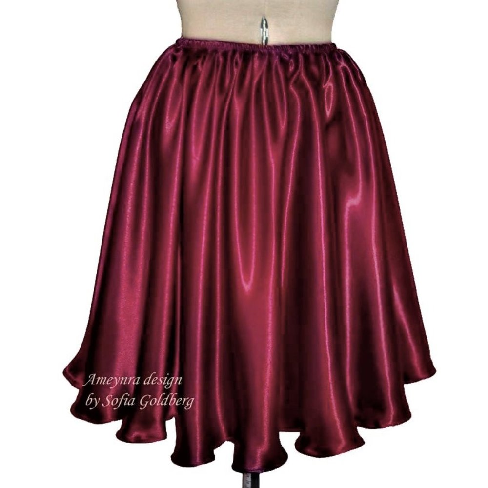 Cherry color Satin Mini Skirt. Ameynra design. Size M
